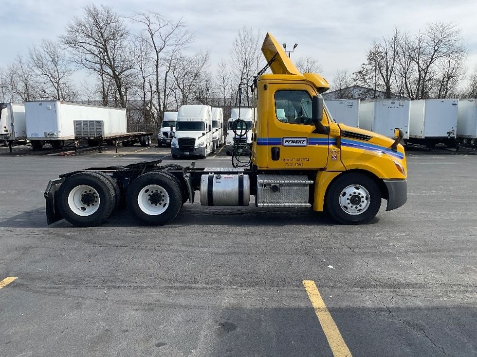 Day Cab Tractor-Heavy Duty Tractors-Freightliner-2020-T12664ST-Gahanna-OH-268,446\n\t\tmiles-$ 69,000 - Image 8