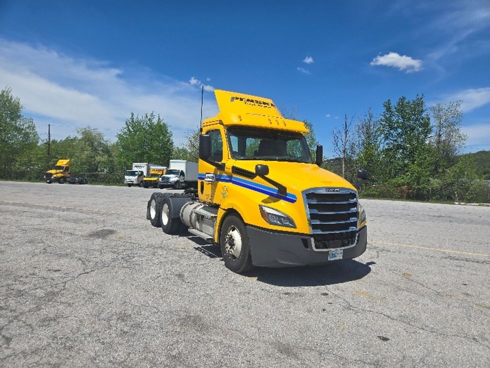 Day Cab Tractor-Heavy Duty Tractors-Freightliner-2020-T12664ST-Gahanna-OH-560,534\n\t\tmiles-$ 43,250 - Image 1
