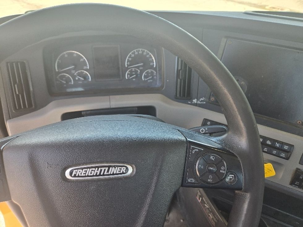 Day Cab Tractor-Heavy Duty Tractors-Freightliner-2020-T12664ST-Gahanna-OH-560,534\n\t\tmiles-$ 43,250 - Image 11