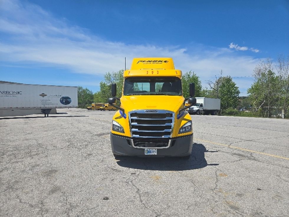Day Cab Tractor-Heavy Duty Tractors-Freightliner-2020-T12664ST-Gahanna-OH-560,534\n\t\tmiles-$ 43,250 - Image 2
