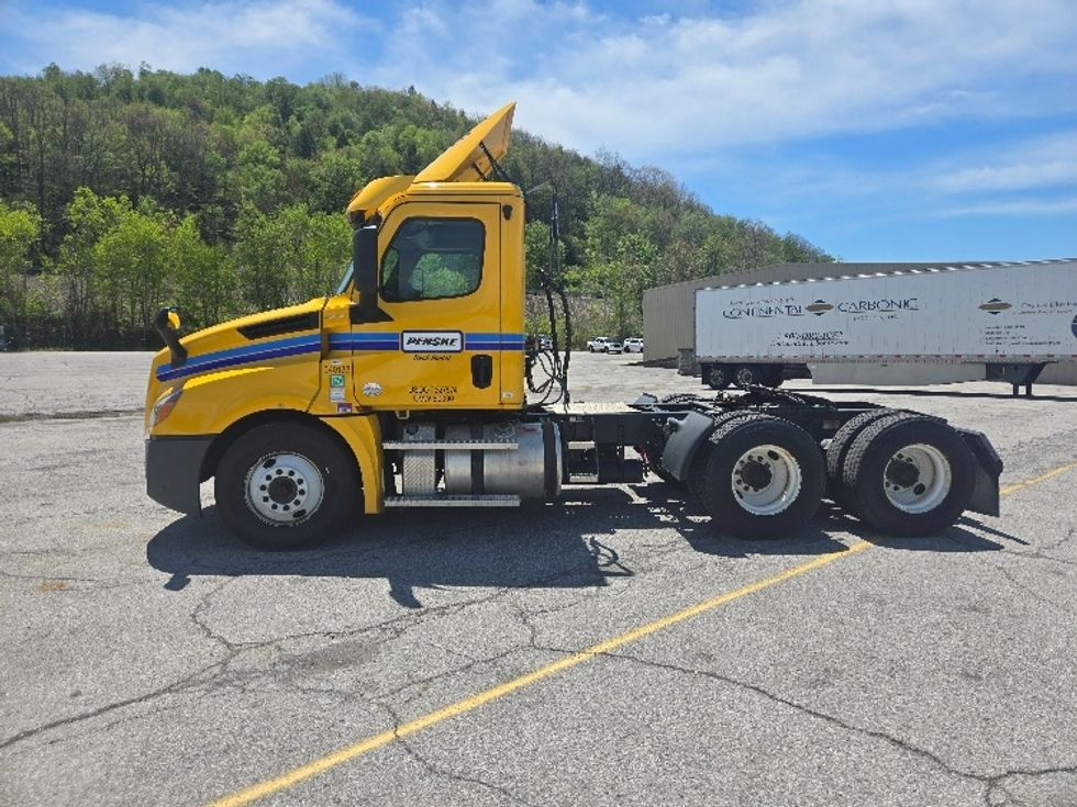 Day Cab Tractor-Heavy Duty Tractors-Freightliner-2020-T12664ST-Gahanna-OH-560,534\n\t\tmiles-$ 43,250 - Image 4