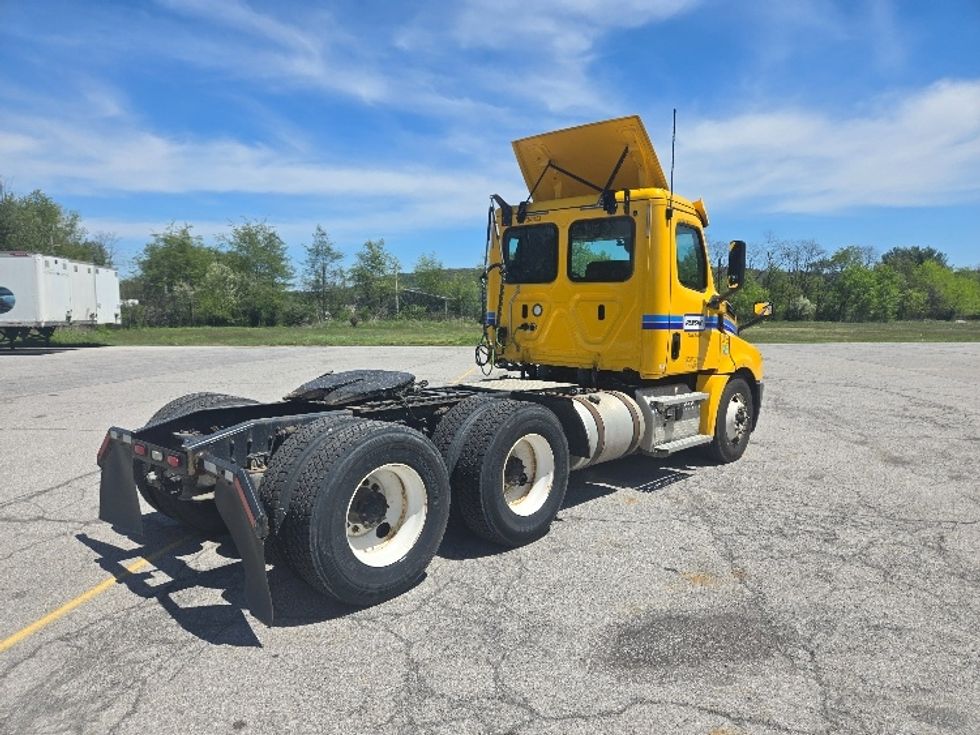 Day Cab Tractor-Heavy Duty Tractors-Freightliner-2020-T12664ST-Gahanna-OH-560,534\n\t\tmiles-$ 43,250 - Image 7