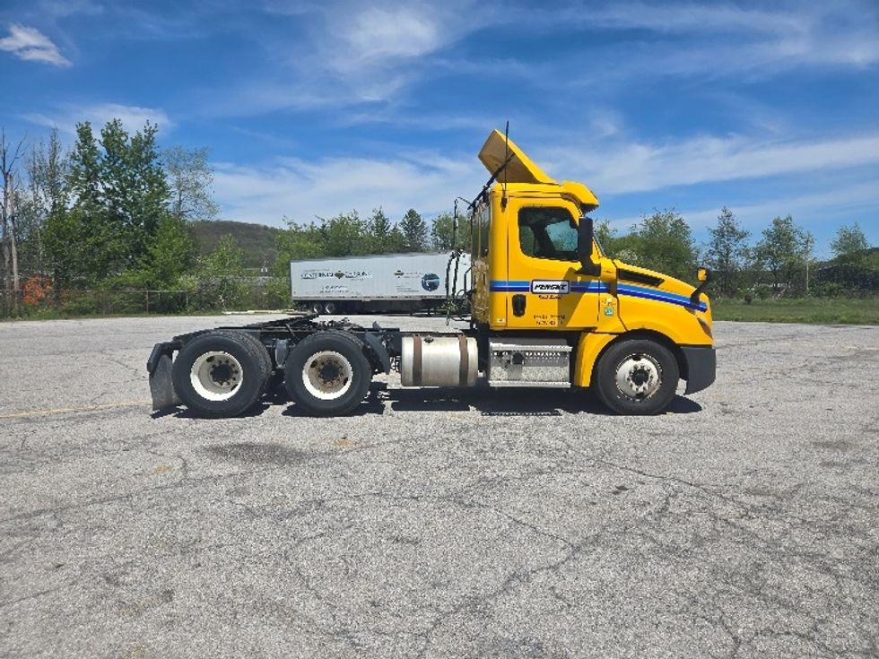 Day Cab Tractor-Heavy Duty Tractors-Freightliner-2020-T12664ST-Gahanna-OH-560,534\n\t\tmiles-$ 43,250 - Image 8