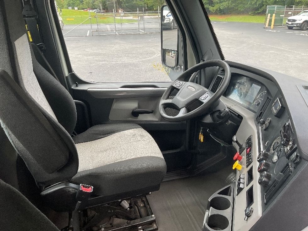 Day Cab Tractor-Heavy Duty Tractors-Freightliner-2020-T12664ST-Gainesville-GA-454,895\n\t\tmiles-$ 51,750 - Image 14