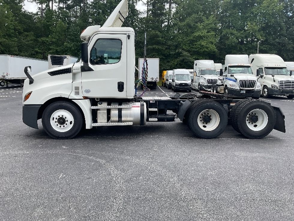 Day Cab Tractor-Heavy Duty Tractors-Freightliner-2020-T12664ST-Gainesville-GA-454,895\n\t\tmiles-$ 51,750 - Image 4