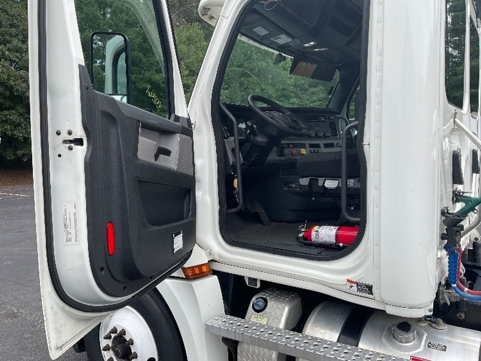 Day Cab Tractor-Heavy Duty Tractors-Freightliner-2020-T12664ST-Gainesville-GA-454,895\n\t\tmiles-$ 51,750 - Image 9