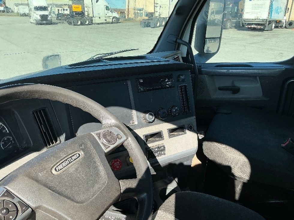 Day Cab Tractor-Heavy Duty Tractors-Freightliner-2020-T12664ST-Garden City-GA-347,871\n\t\tmiles-$ 55,000 - Image 10