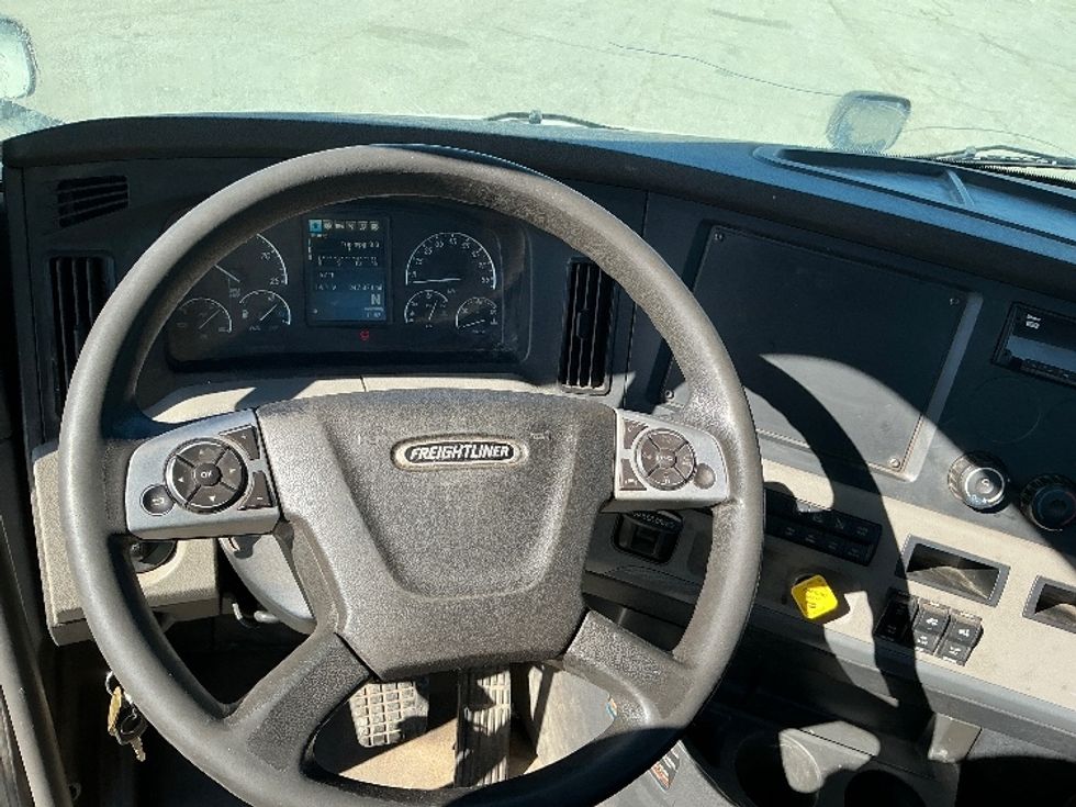 Day Cab Tractor-Heavy Duty Tractors-Freightliner-2020-T12664ST-Garden City-GA-347,871\n\t\tmiles-$ 55,000 - Image 11