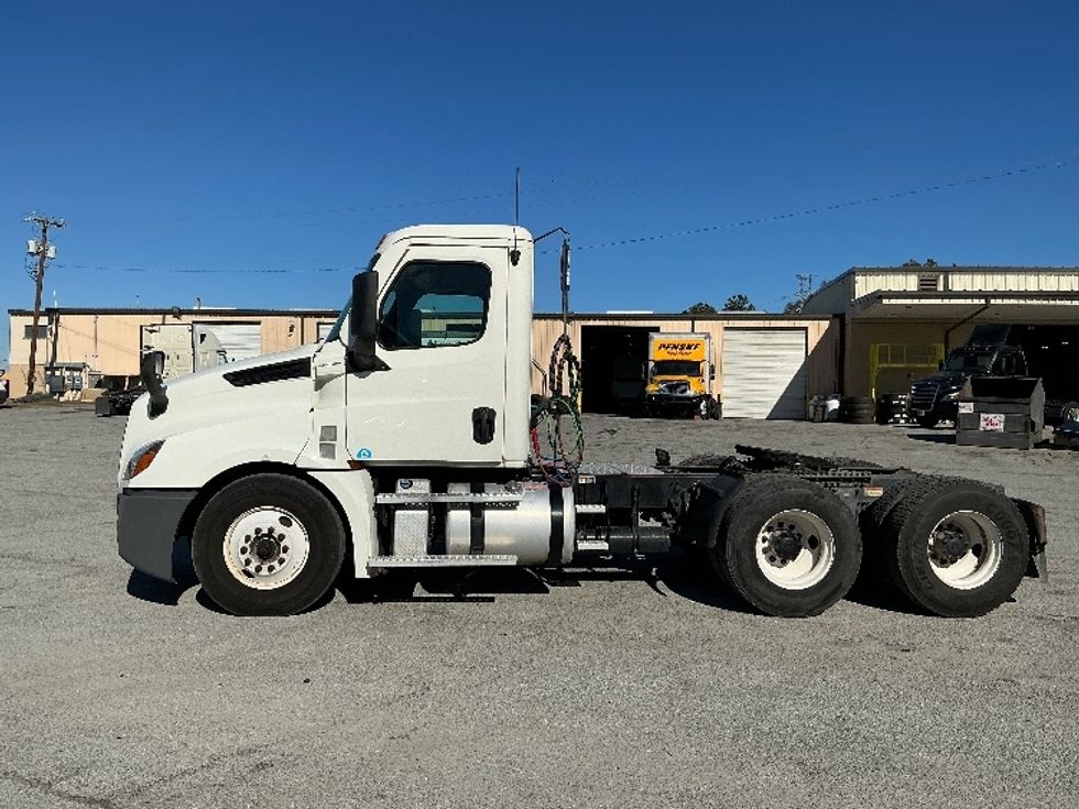 Day Cab Tractor-Heavy Duty Tractors-Freightliner-2020-T12664ST-Garden City-GA-347,871\n\t\tmiles-$ 55,000 - Image 4