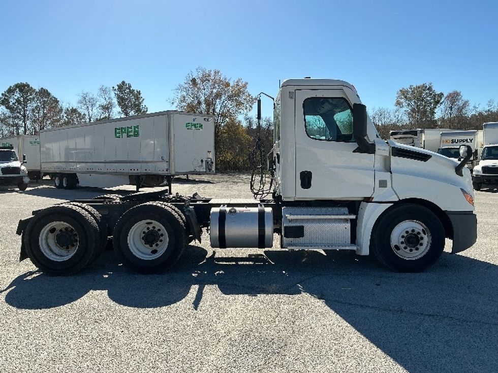 Day Cab Tractor-Heavy Duty Tractors-Freightliner-2020-T12664ST-Garden City-GA-347,871\n\t\tmiles-$ 55,000 - Image 8