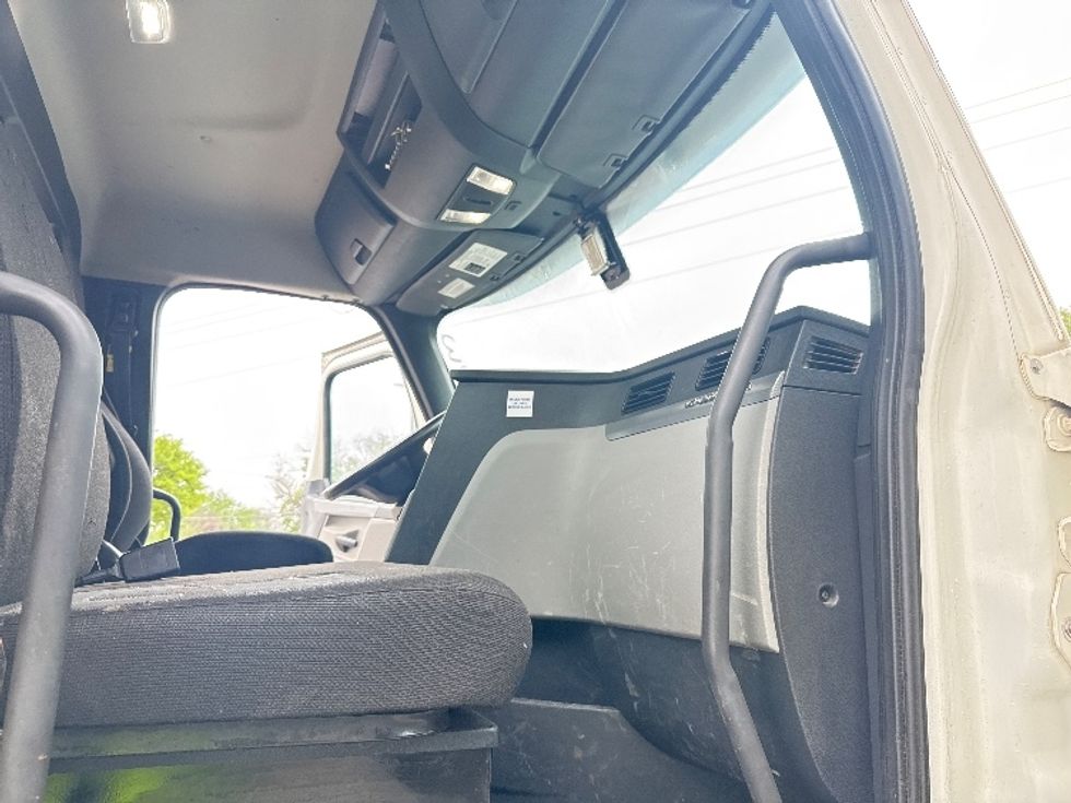 Day Cab Tractor-Heavy Duty Tractors-Freightliner-2020-T12664ST-Garland-TX-244,004\n\t\tmiles-$ 64,750 - Image 12