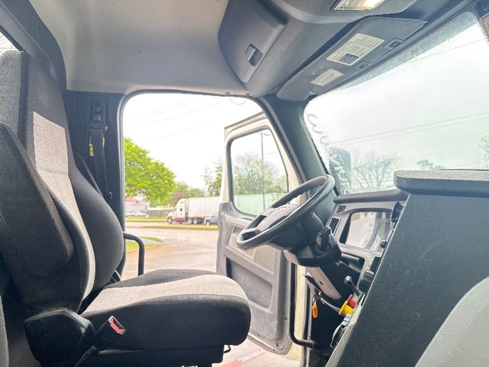 Day Cab Tractor-Heavy Duty Tractors-Freightliner-2020-T12664ST-Garland-TX-244,004\n\t\tmiles-$ 64,750 - Image 14