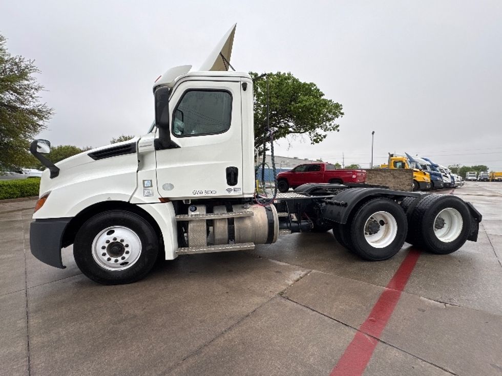 Day Cab Tractor-Heavy Duty Tractors-Freightliner-2020-T12664ST-Garland-TX-244,004\n\t\tmiles-$ 64,750 - Image 4