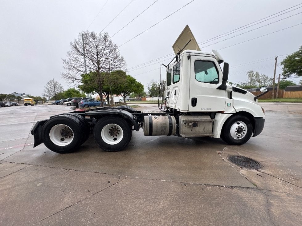 Day Cab Tractor-Heavy Duty Tractors-Freightliner-2020-T12664ST-Garland-TX-244,004\n\t\tmiles-$ 64,750 - Image 8