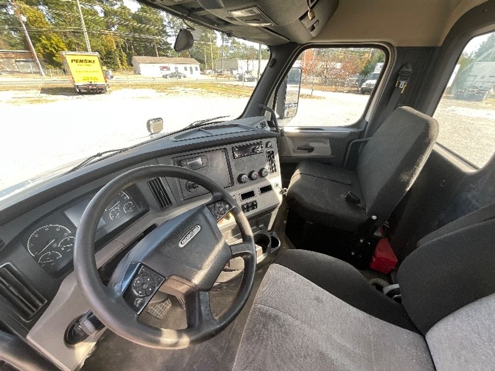 Day Cab Tractor-Heavy Duty Tractors-Freightliner-2020-T12664ST-Goldsboro-NC-544,154\n\t\tmiles-$ 40,750 - Image 10