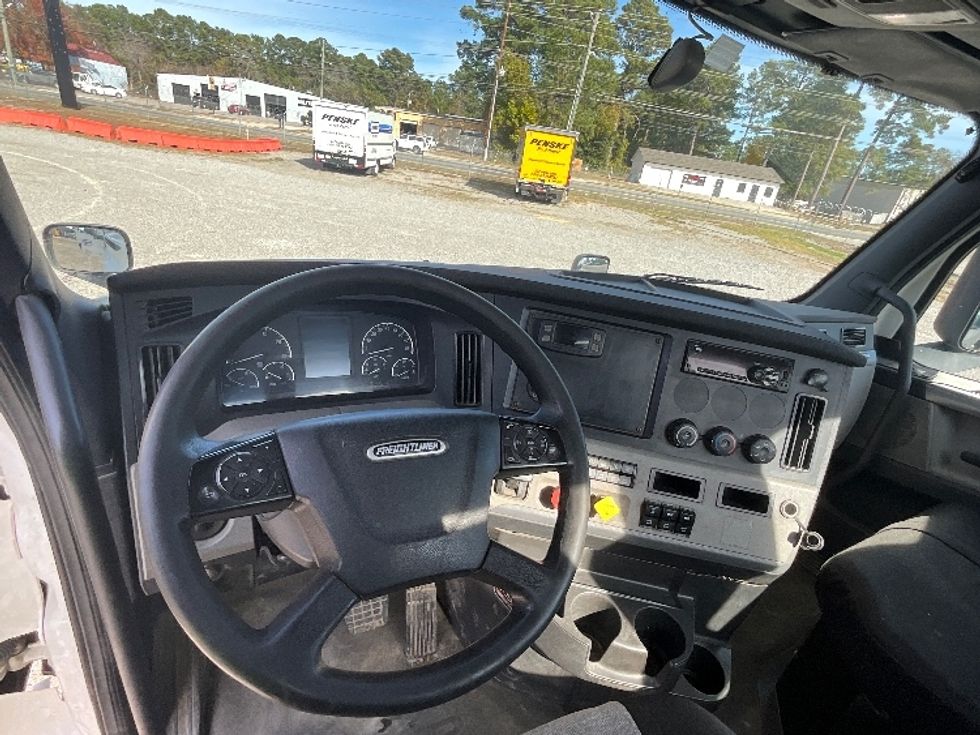 Day Cab Tractor-Heavy Duty Tractors-Freightliner-2020-T12664ST-Goldsboro-NC-544,154\n\t\tmiles-$ 40,750 - Image 11