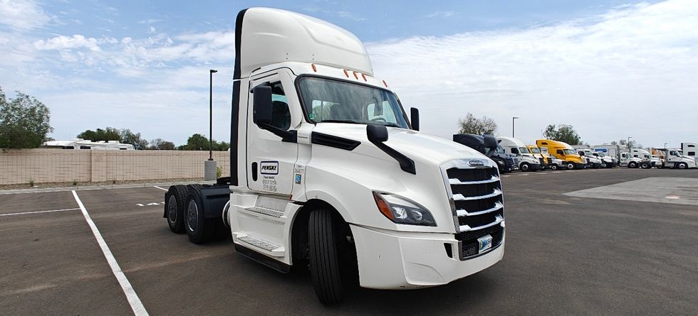Day Cab Tractor-Heavy Duty Tractors-Freightliner-2020-T12664ST-Goodyear-AZ-390,638\n\t\tmiles-$ 56,500 - Image 1