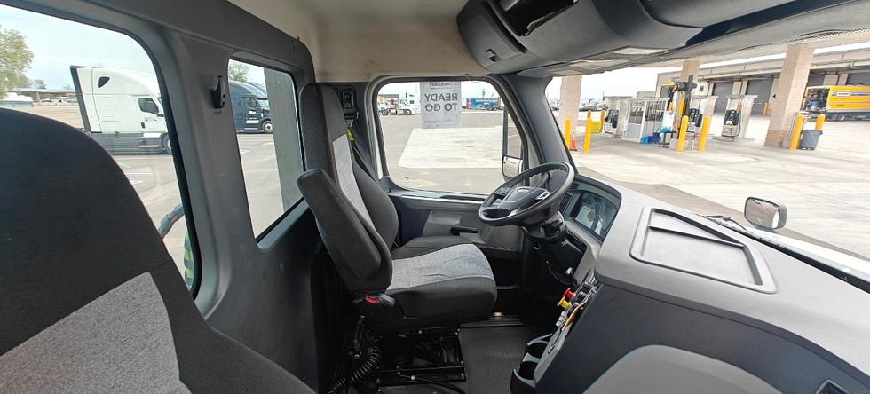 Day Cab Tractor-Heavy Duty Tractors-Freightliner-2020-T12664ST-Goodyear-AZ-390,638\n\t\tmiles-$ 56,500 - Image 14