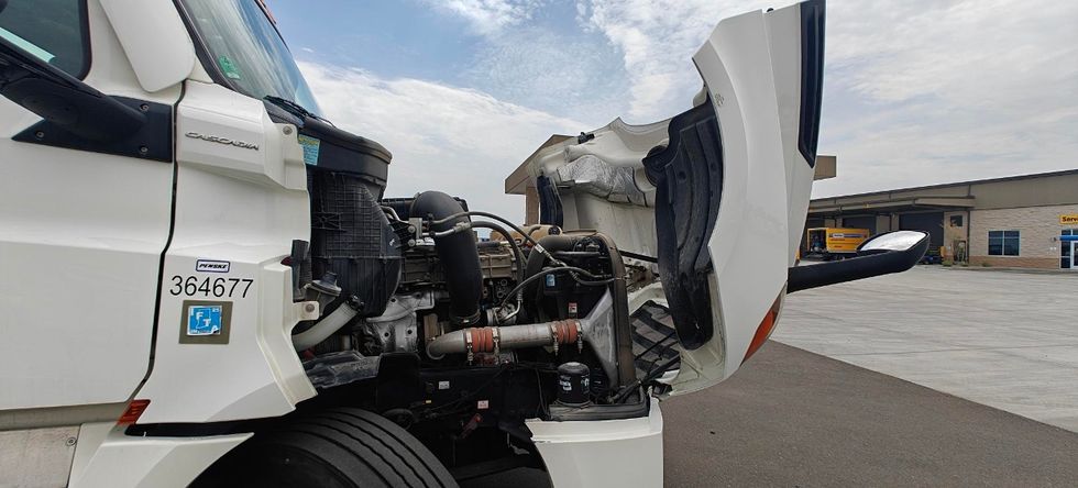 Day Cab Tractor-Heavy Duty Tractors-Freightliner-2020-T12664ST-Goodyear-AZ-390,638\n\t\tmiles-$ 56,500 - Image 15