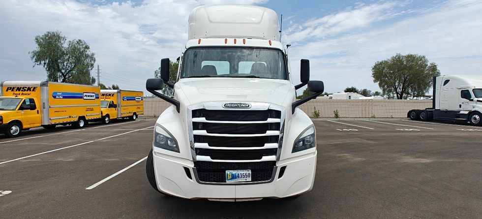 Day Cab Tractor-Heavy Duty Tractors-Freightliner-2020-T12664ST-Goodyear-AZ-390,638\n\t\tmiles-$ 56,500 - Image 2