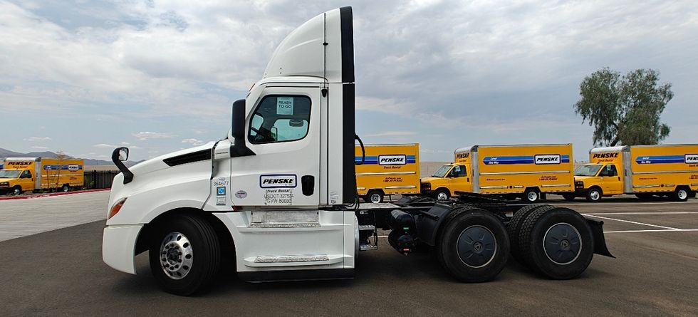 Day Cab Tractor-Heavy Duty Tractors-Freightliner-2020-T12664ST-Goodyear-AZ-390,638\n\t\tmiles-$ 56,500 - Image 4