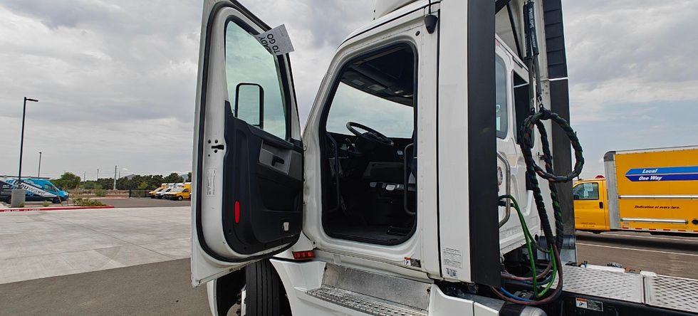 Day Cab Tractor-Heavy Duty Tractors-Freightliner-2020-T12664ST-Goodyear-AZ-390,638\n\t\tmiles-$ 56,500 - Image 9