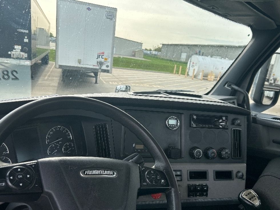 Day Cab Tractor-Heavy Duty Tractors-Freightliner-2020-T12664ST-Goshen-IN-109,848\n\t\tmiles-$ 58,000 - Image 10