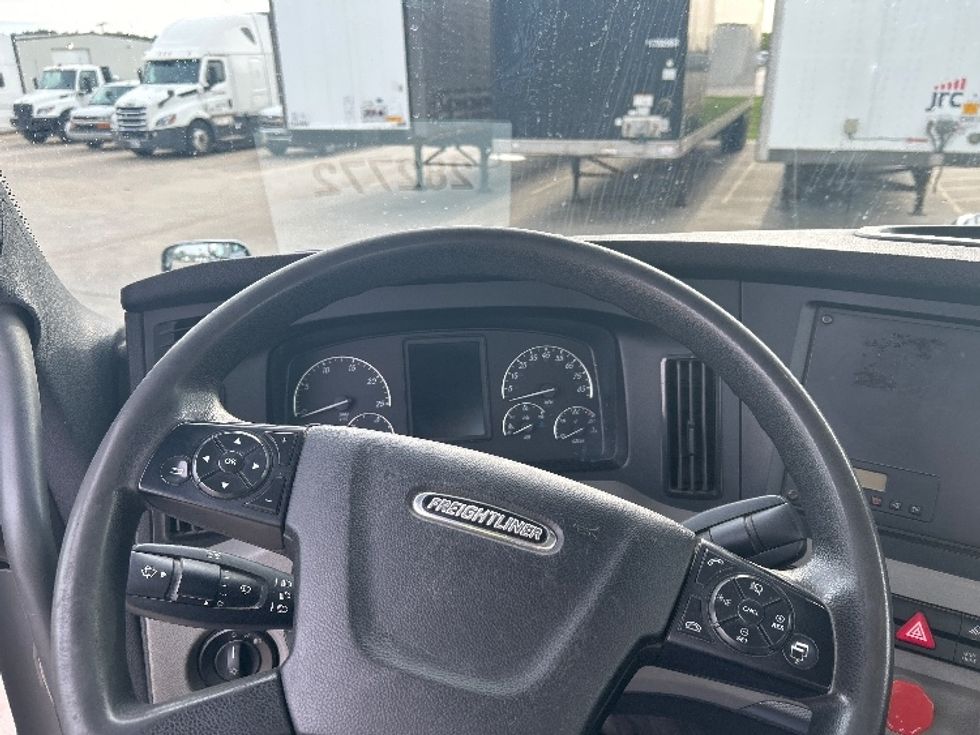 Day Cab Tractor-Heavy Duty Tractors-Freightliner-2020-T12664ST-Goshen-IN-109,848\n\t\tmiles-$ 58,000 - Image 11