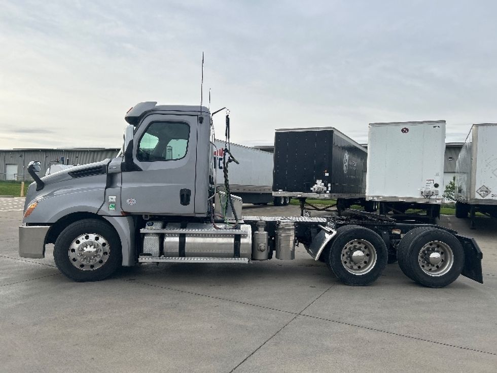 Day Cab Tractor-Heavy Duty Tractors-Freightliner-2020-T12664ST-Goshen-IN-109,848\n\t\tmiles-$ 58,000 - Image 4