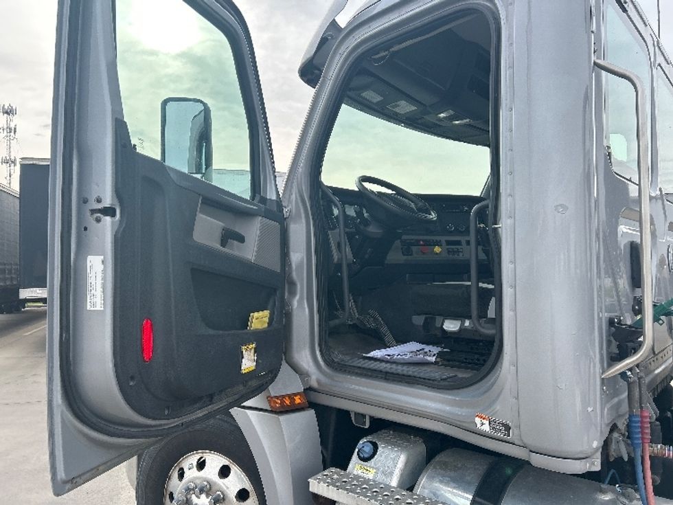 Day Cab Tractor-Heavy Duty Tractors-Freightliner-2020-T12664ST-Goshen-IN-109,848\n\t\tmiles-$ 58,000 - Image 9