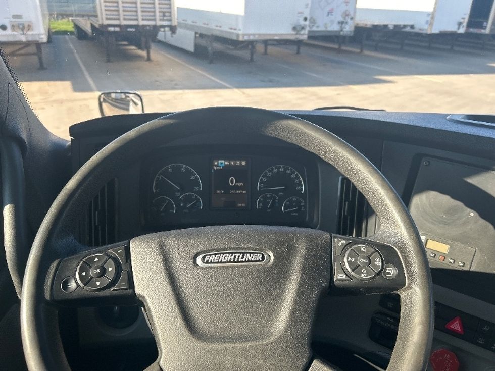 Day Cab Tractor-Heavy Duty Tractors-Freightliner-2020-T12664ST-Goshen-IN-291,175\n\t\tmiles-$ 47,500 - Image 11