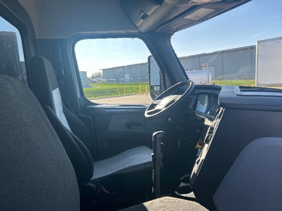 Day Cab Tractor-Heavy Duty Tractors-Freightliner-2020-T12664ST-Goshen-IN-291,175\n\t\tmiles-$ 47,500 - Image 14