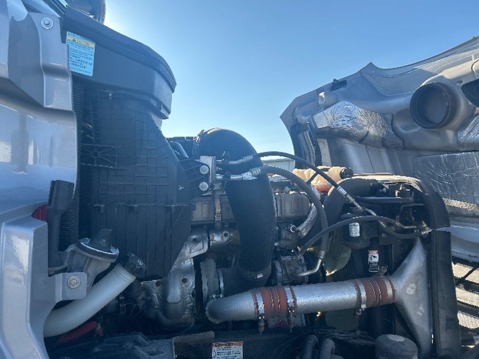 Day Cab Tractor-Heavy Duty Tractors-Freightliner-2020-T12664ST-Goshen-IN-291,175\n\t\tmiles-$ 47,500 - Image 15