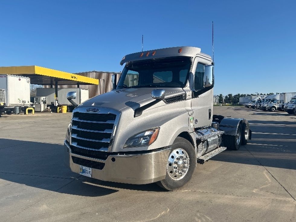 Day Cab Tractor-Heavy Duty Tractors-Freightliner-2020-T12664ST-Goshen-IN-291,175\n\t\tmiles-$ 47,500 - Image 3