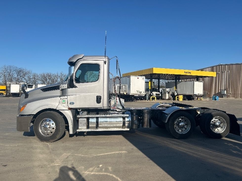 Day Cab Tractor-Heavy Duty Tractors-Freightliner-2020-T12664ST-Goshen-IN-291,175\n\t\tmiles-$ 47,500 - Image 4