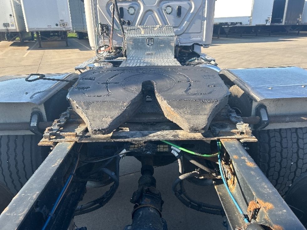 Day Cab Tractor-Heavy Duty Tractors-Freightliner-2020-T12664ST-Goshen-IN-291,175\n\t\tmiles-$ 47,500 - Image 6