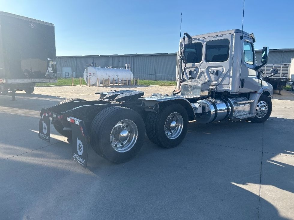 Day Cab Tractor-Heavy Duty Tractors-Freightliner-2020-T12664ST-Goshen-IN-291,175\n\t\tmiles-$ 47,500 - Image 7