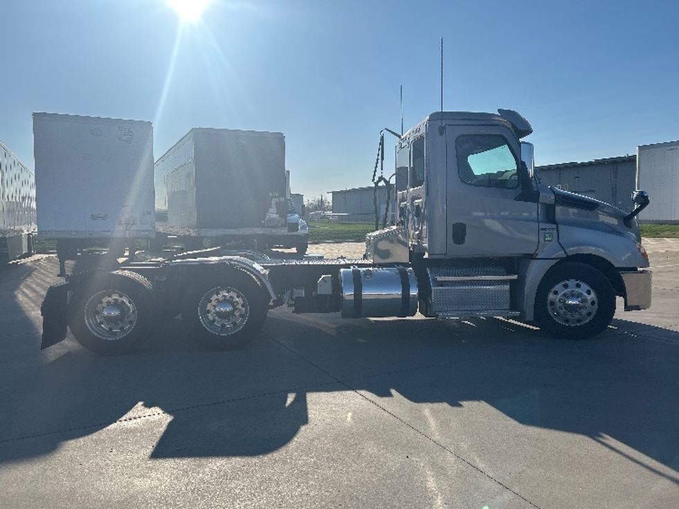 Day Cab Tractor-Heavy Duty Tractors-Freightliner-2020-T12664ST-Goshen-IN-291,175\n\t\tmiles-$ 47,500 - Image 8