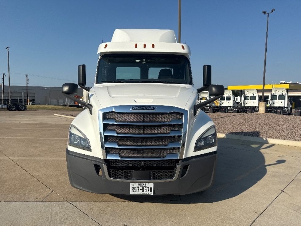 Day Cab Tractor-Heavy Duty Tractors-Freightliner-2020-T12664ST-Grand Prairie-TX-251,967\n\t\tmiles-$ 67,000 - Image 2
