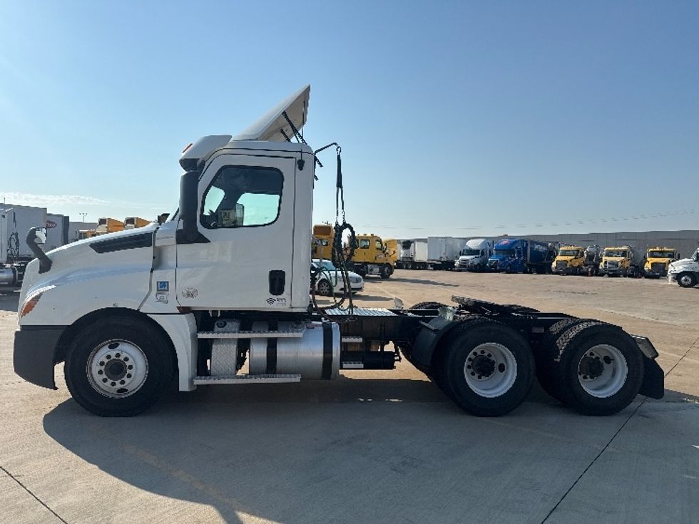 Day Cab Tractor-Heavy Duty Tractors-Freightliner-2020-T12664ST-Grand Prairie-TX-251,967\n\t\tmiles-$ 67,000 - Image 4