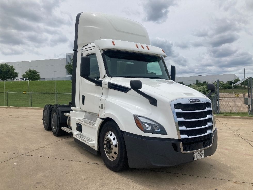 Day Cab Tractor-Heavy Duty Tractors-Freightliner-2020-T12664ST-Grand Prairie-TX-380,028\n\t\tmiles-$ 60,500 - Image 1