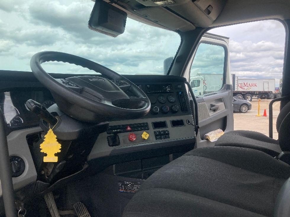 Day Cab Tractor-Heavy Duty Tractors-Freightliner-2020-T12664ST-Grand Prairie-TX-380,028\n\t\tmiles-$ 60,500 - Image 10