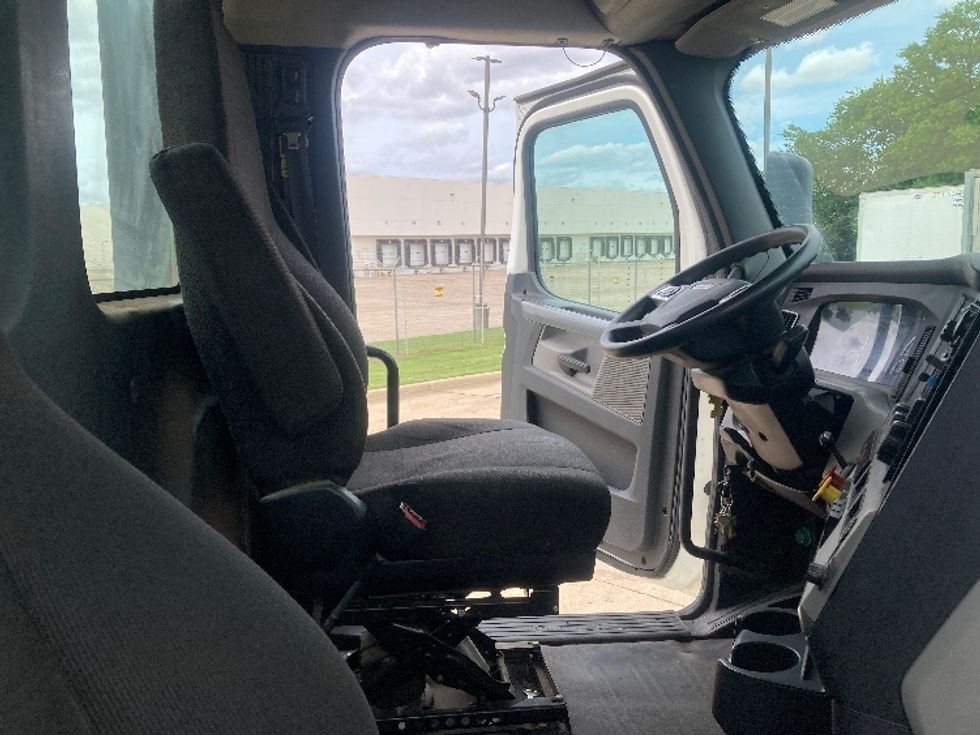 Day Cab Tractor-Heavy Duty Tractors-Freightliner-2020-T12664ST-Grand Prairie-TX-380,028\n\t\tmiles-$ 60,500 - Image 14