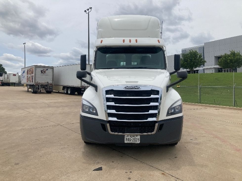Day Cab Tractor-Heavy Duty Tractors-Freightliner-2020-T12664ST-Grand Prairie-TX-380,028\n\t\tmiles-$ 60,500 - Image 2