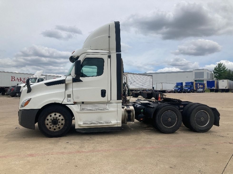 Day Cab Tractor-Heavy Duty Tractors-Freightliner-2020-T12664ST-Grand Prairie-TX-380,028\n\t\tmiles-$ 60,500 - Image 4