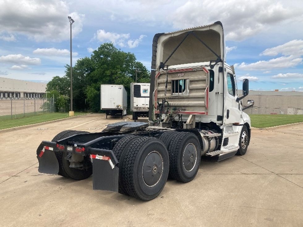 Day Cab Tractor-Heavy Duty Tractors-Freightliner-2020-T12664ST-Grand Prairie-TX-380,028\n\t\tmiles-$ 60,500 - Image 7