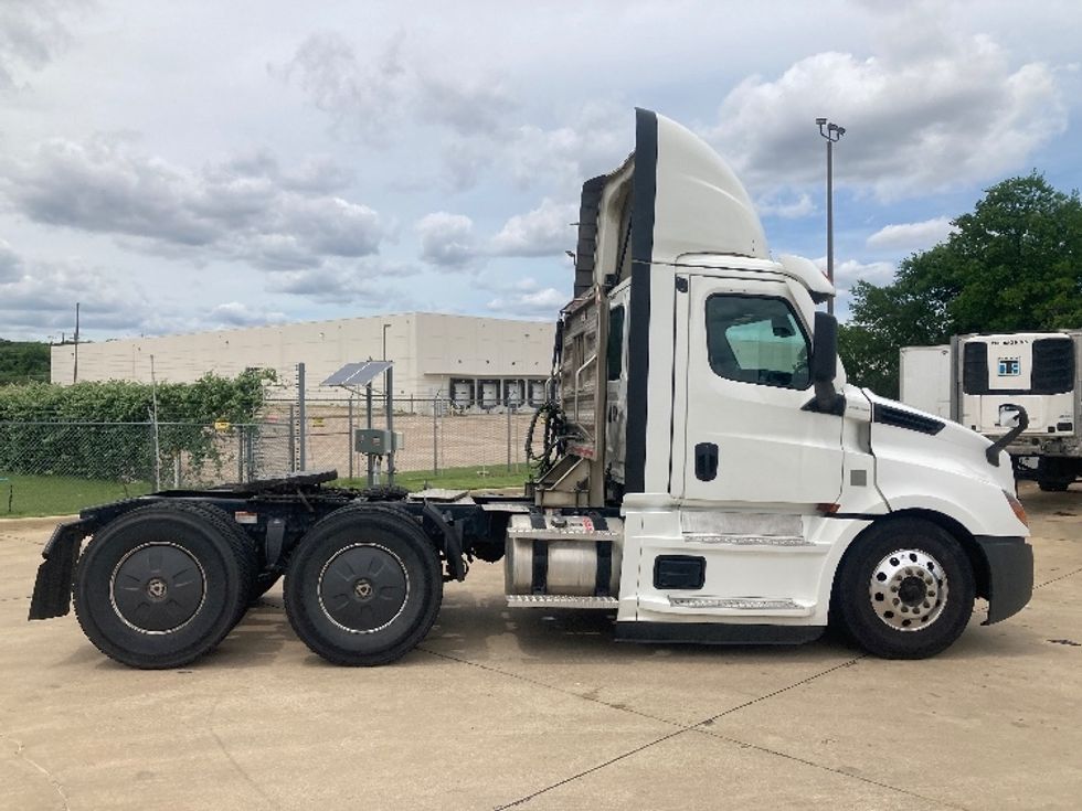 Day Cab Tractor-Heavy Duty Tractors-Freightliner-2020-T12664ST-Grand Prairie-TX-380,028\n\t\tmiles-$ 60,500 - Image 8