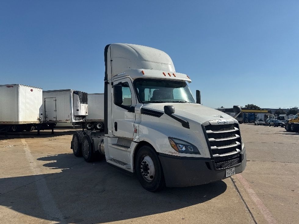 Day Cab Tractor-Heavy Duty Tractors-Freightliner-2020-T12664ST-Grand Prairie-TX-607,197\n\t\tmiles-$ 38,500 - Image 1