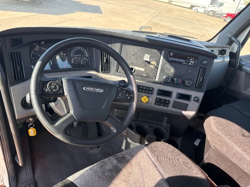 Day Cab Tractor-Heavy Duty Tractors-Freightliner-2020-T12664ST-Grand Prairie-TX-607,197\n\t\tmiles-$ 38,500 - Image 11