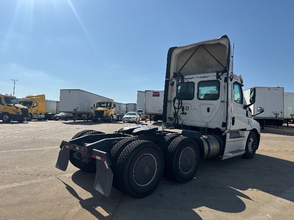 Day Cab Tractor-Heavy Duty Tractors-Freightliner-2020-T12664ST-Grand Prairie-TX-607,197\n\t\tmiles-$ 38,500 - Image 7